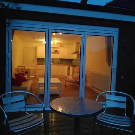 Adorable One-Bedroom Flat With Patio Garden. Southwick  Exterior photo
