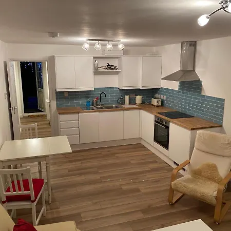Adorable One-Bedroom Flat With Patio Garden. Southwick  Exterior photo