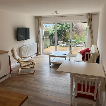 Adorable One-Bedroom Flat With Patio Garden. Southwick  Exterior photo