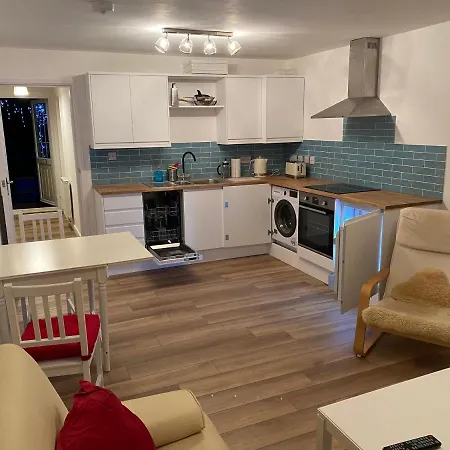 Adorable One-Bedroom Flat With Patio Garden. Southwick  Exterior photo