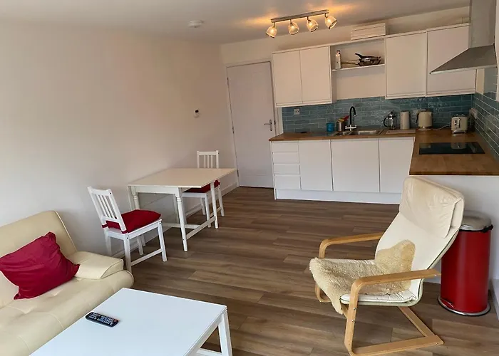 Adorable One-Bedroom Flat With Patio Garden.