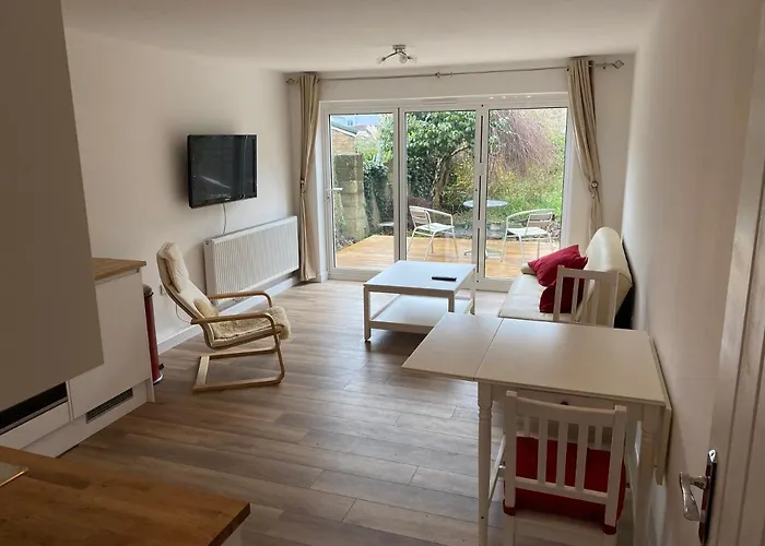 Adorable One-Bedroom Flat With Patio Garden.