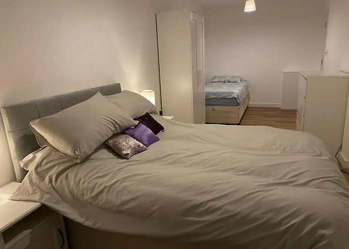 Adorable One-Bedroom Flat With Patio Garden.