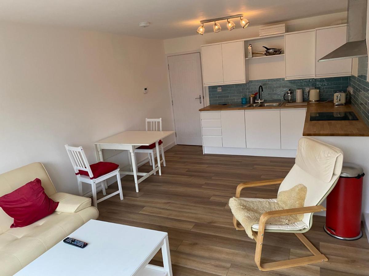 Adorable One-bedroom Flat With Patio Garden. Apartment *