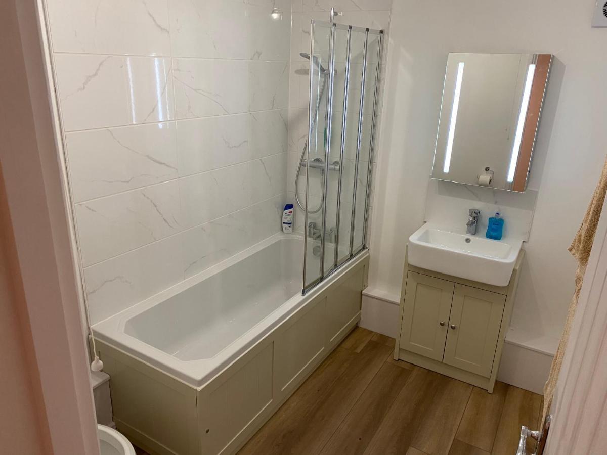 Adorable One-bedroom Flat With Patio Garden. Apartment