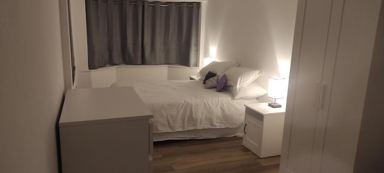 Apartment Adorable One-bedroom Flat With Patio Garden. *