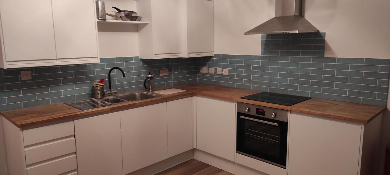 Adorable One-bedroom Flat With Patio Garden. Southwick (West Sussex)