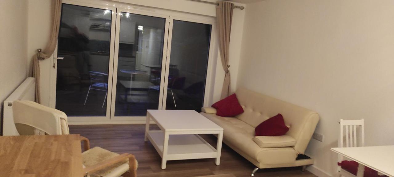 Adorable One-bedroom Flat With Patio Garden. Southwick (West Sussex)
