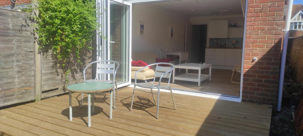 Apartment Adorable One-bedroom Flat With Patio Garden.